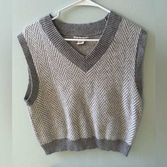 SWEATER VEST - Picture 1 of 6